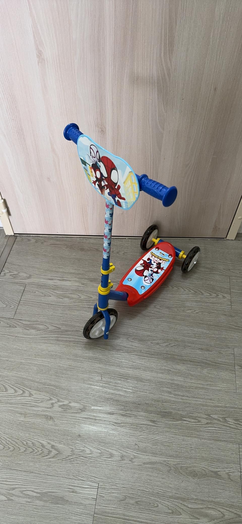Spidey-Fan glücklich
