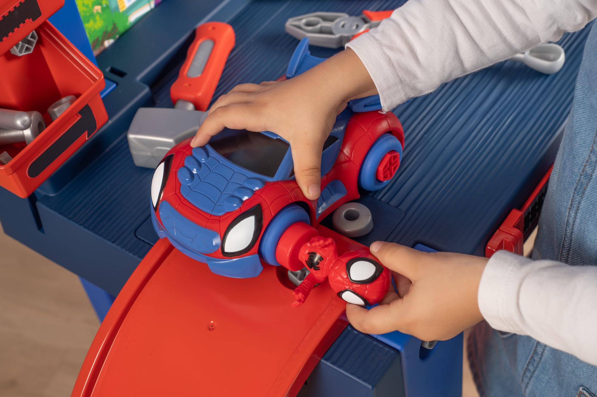 smoby-spidey-werkbank-mit-sprungschanze-und-raupenfahrzeug-60-teile image 4